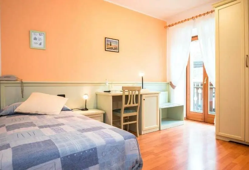 Standard Yhden Hengen Huone, Albergo Maggiorina