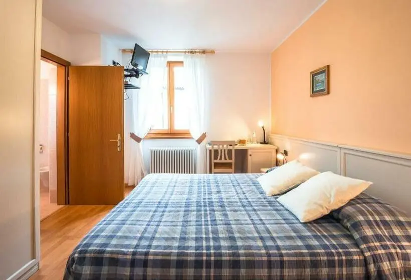 Standard Kolmen Hengen Huone, Albergo Maggiorina