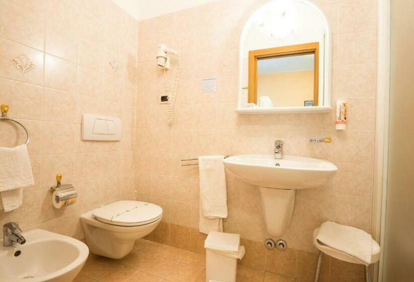 Quarto Estandar Individual, Albergo Maggiorina