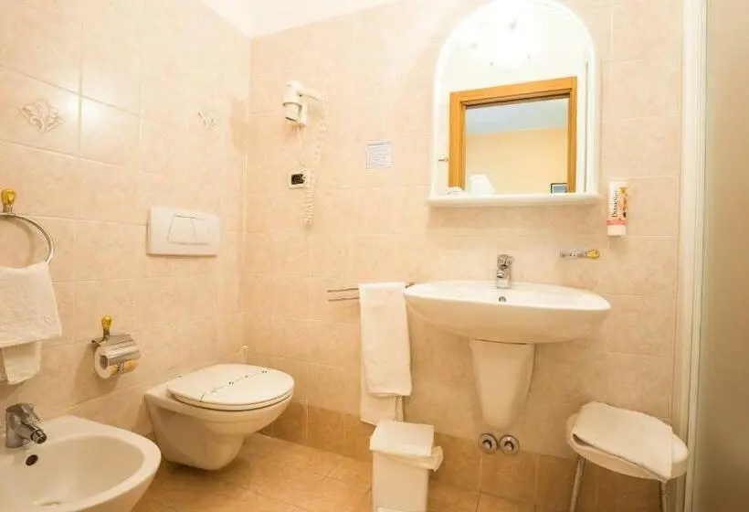 Standard Yhden Hengen Huone, Albergo Maggiorina