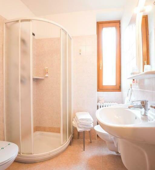 חדר סטנדרט לשלושה, Albergo Maggiorina