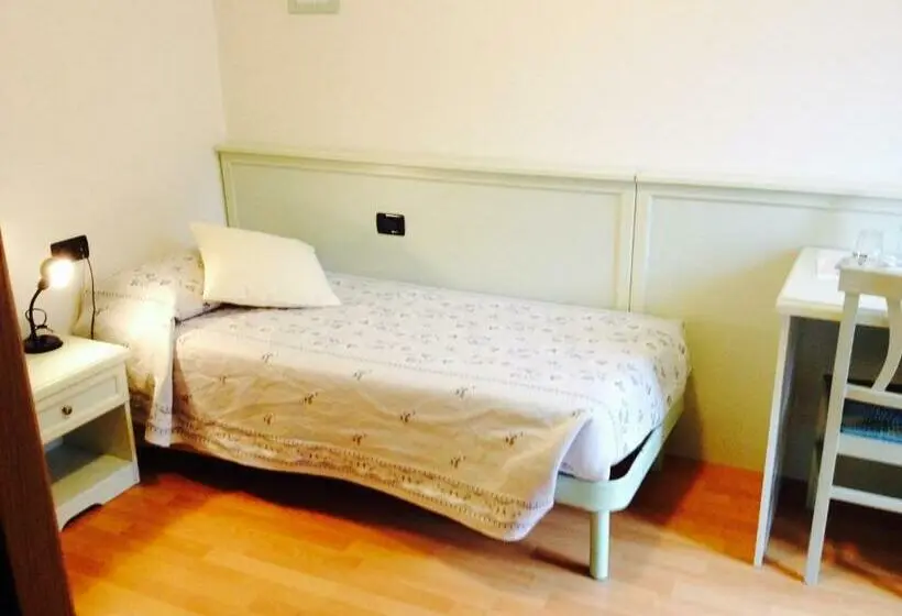 Standard Yhden Hengen Huone, Albergo Maggiorina