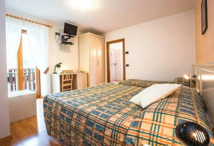 Standard Kolmen Hengen Huone, Albergo Maggiorina
