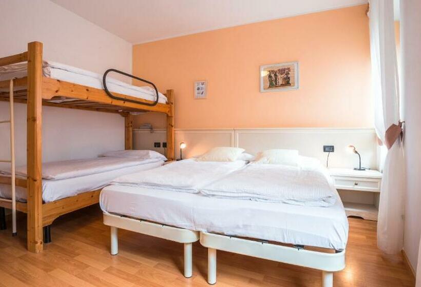 חדר סטנדרט לארבעה, Albergo Maggiorina