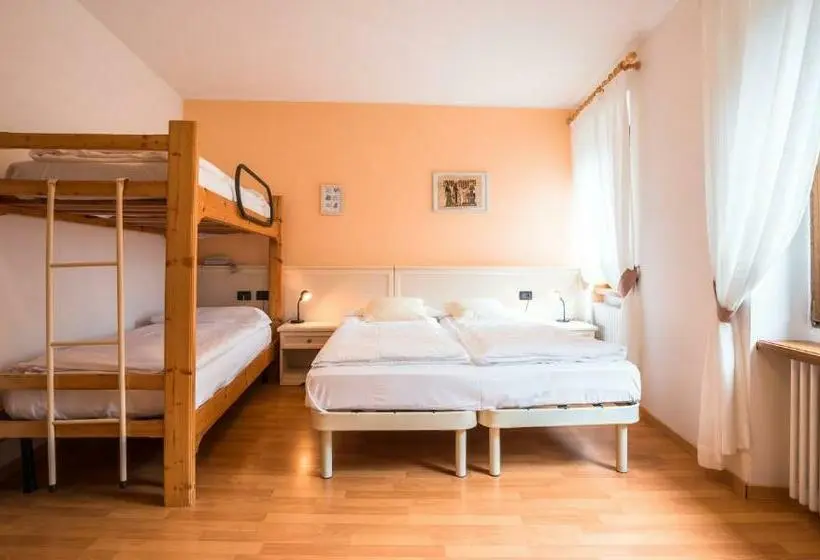 Standard Neljän Hengen Huone, Albergo Maggiorina