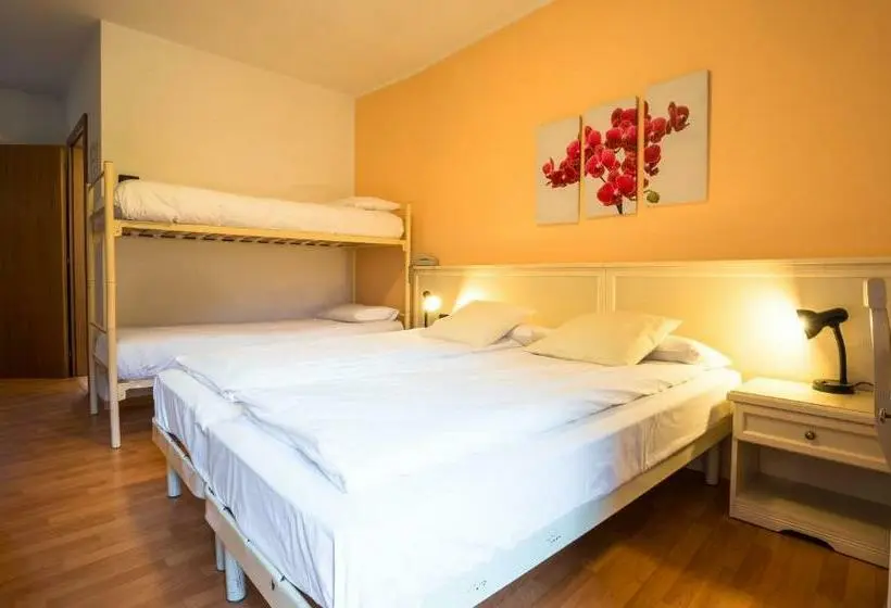 Standard Neljän Hengen Huone, Albergo Maggiorina