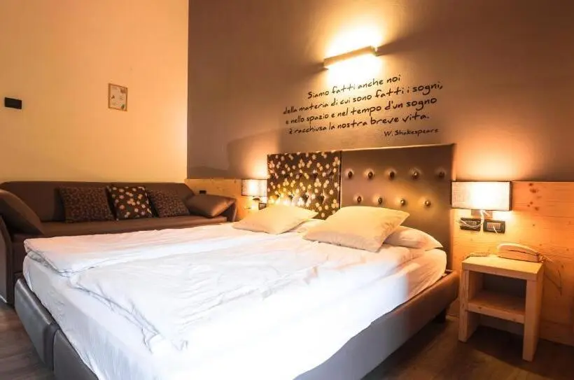 Superior Kolmen Hengen Huone, Albergo Maggiorina