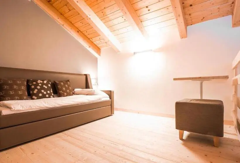 Superior-perhehuone, Albergo Maggiorina