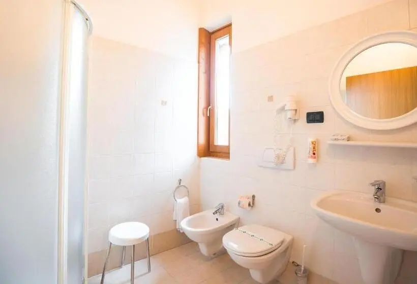 Superior-perhehuone, Albergo Maggiorina
