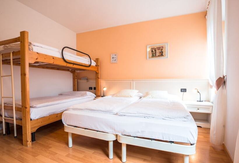 חדר סטנדרט לארבעה, Albergo Maggiorina