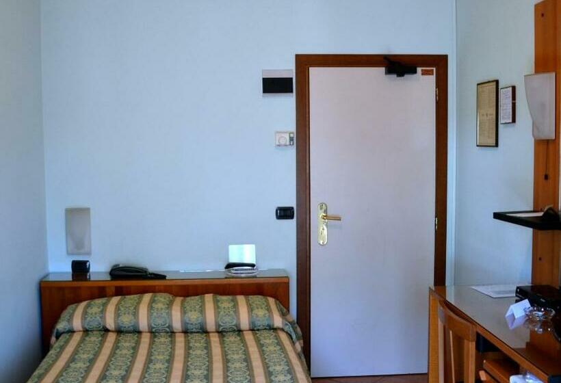 غرفة إقتصادية فردية, Aquila