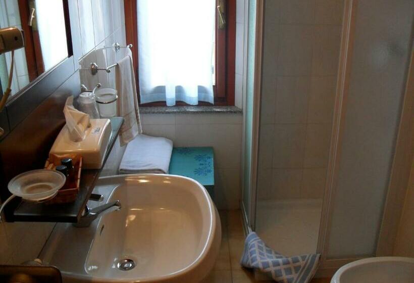 Номер Стандарт Трехместный, Bristol