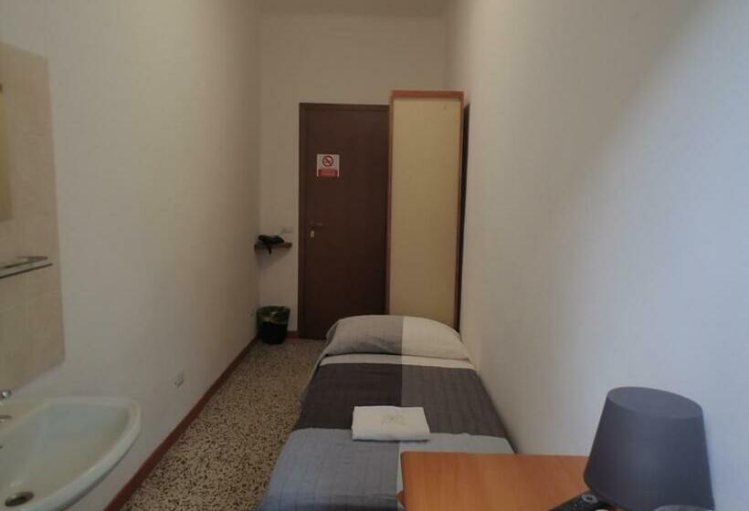 Camera Basic Individuale Bagno Condiviso, Brivio