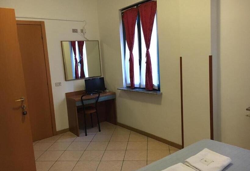 Camera Economy, Brivio
