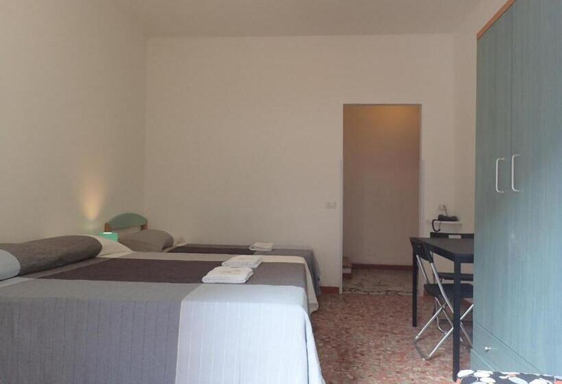 Camera Tripla Economy, Brivio