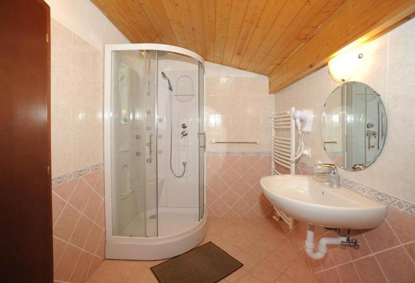 חדר סטנדרט לארבעה, Bucaneve