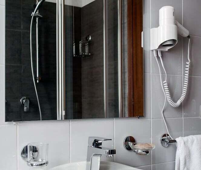 标准三人间, Dell'angelo