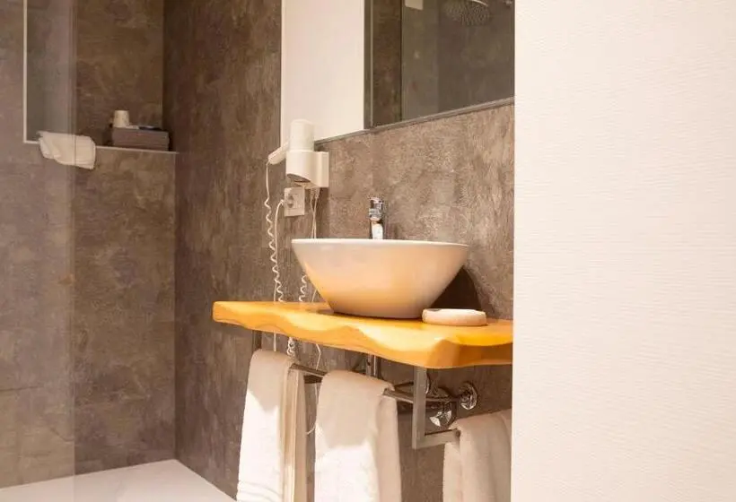 Quarto Familiar, Dell'angelo