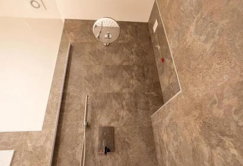 Quarto Familiar, Dell'angelo