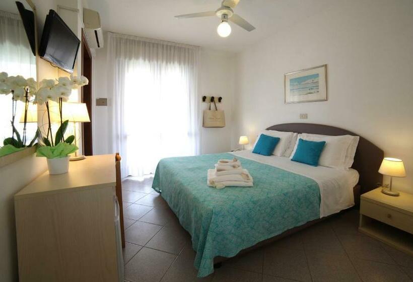 标准间带阳台, Desiree