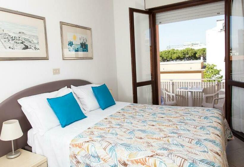 标准间带阳台, Desiree