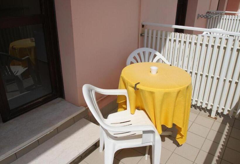 豪华房间, Desiree