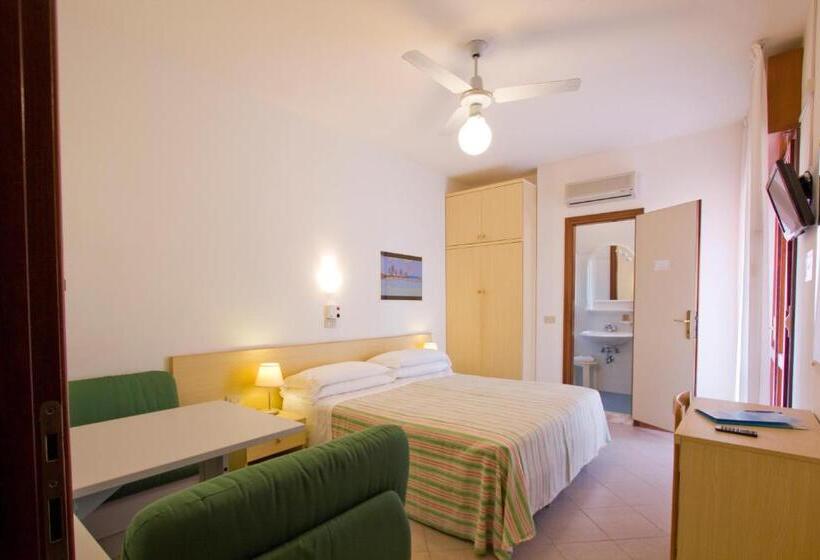 豪华房间, Desiree