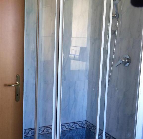 اتاق استاندارد چهار تخته, D.g. Garden