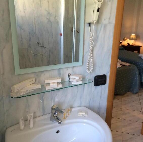 اتاق استاندارد چهار تخته, D.g. Garden