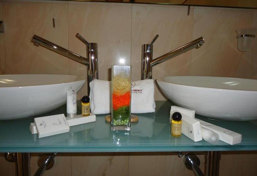 سوییت سوپریور, D.g. Garden