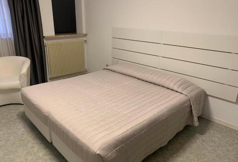 スタンダードトリプルルーム, Euro Meublé