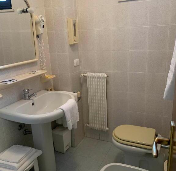 スタンダードトリプルルーム, Euro Meublé