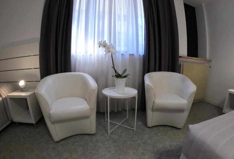 スタンダードトリプルルーム, Euro Meublé