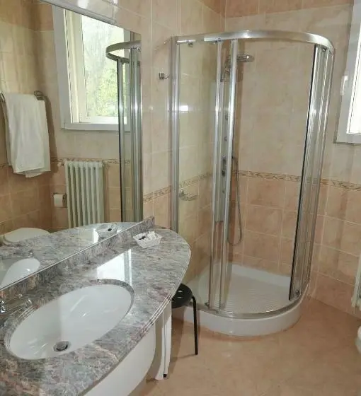 Standard-huone, Fossati