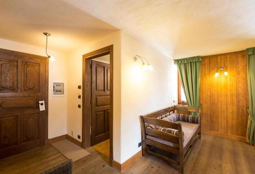 جناح جونيور, Lyshaus