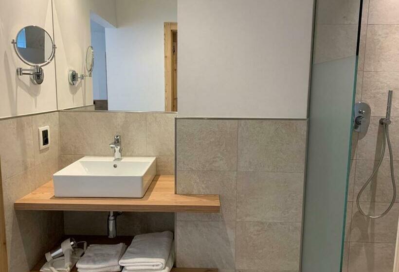 חדר סופריור, Miravalle