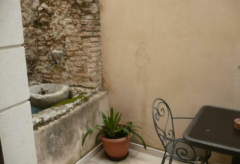 标准间, Palazzo Krataiis