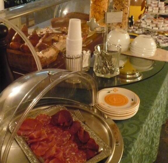 四人标准间, Palazzo Krataiis