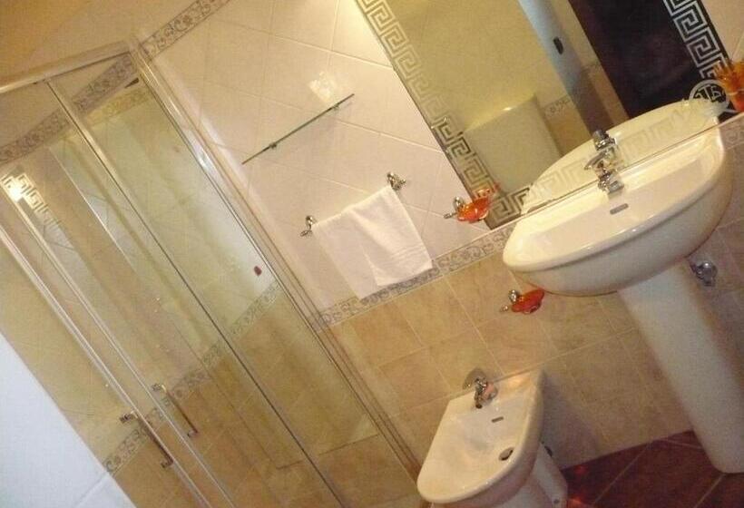 四人标准间, Palazzo Krataiis