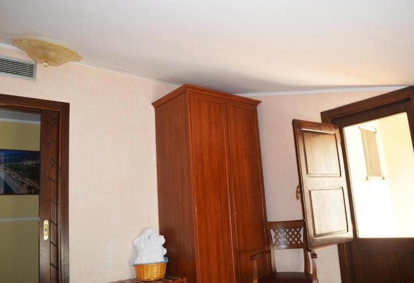 Трехместный Номер Базовый, Palazzo Krataiis