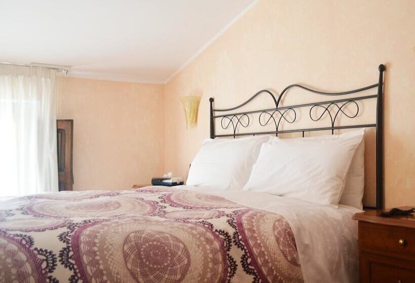 四人标准间, Palazzo Krataiis