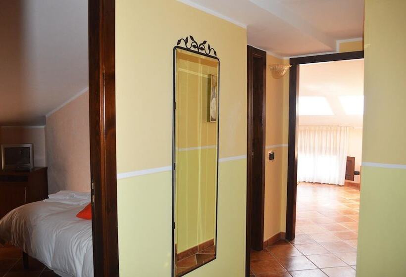 四人标准间, Palazzo Krataiis