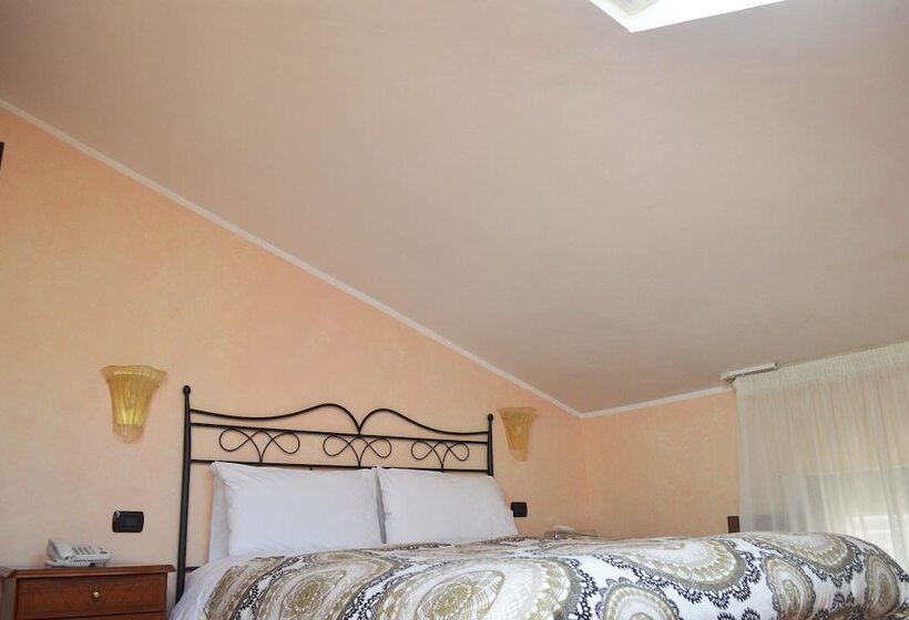 四人标准间, Palazzo Krataiis