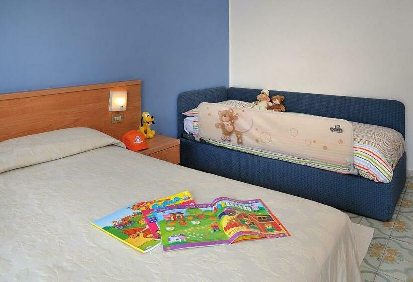 标准三人间, Raffy Family & Bike