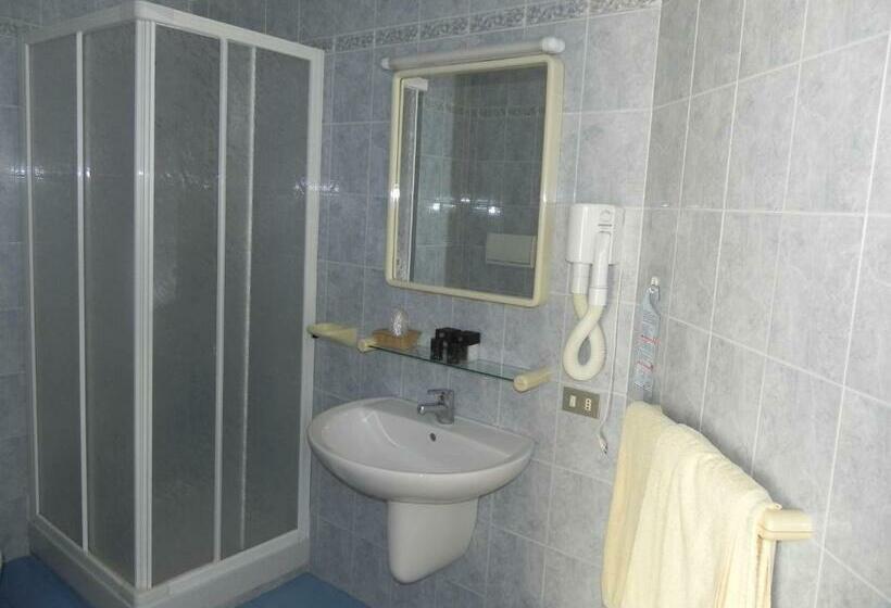 标准三人间, Raffy Family & Bike