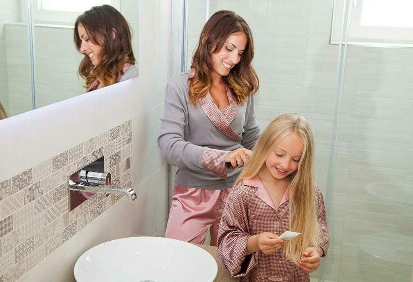 标准间, Raffy Family & Bike