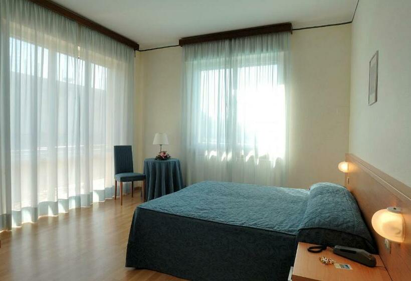 标准间, Raffy Family & Bike