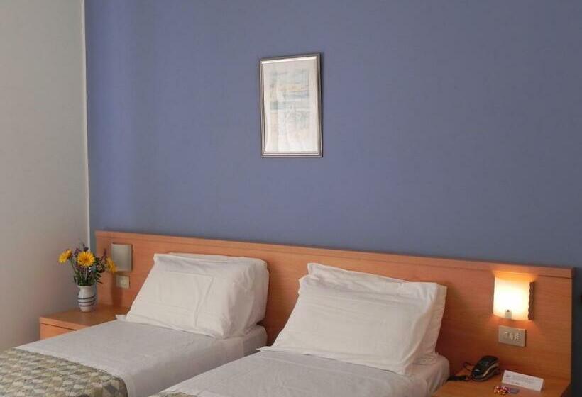 标准间, Raffy Family & Bike