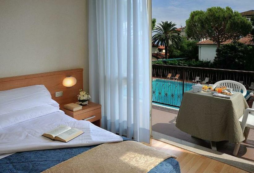 舒适型房间, Raffy Family & Bike