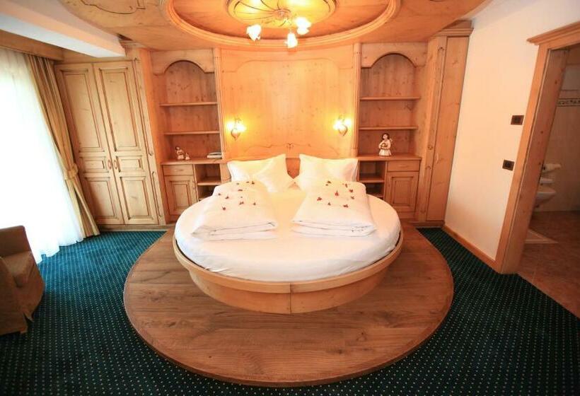 جناح, Renè Dolomites Boutique